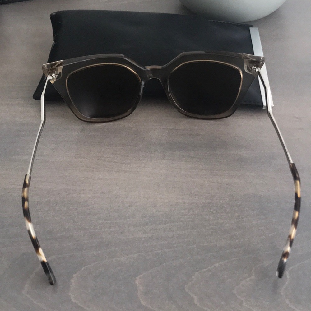 Authentic Fendi Cat eye sunglasses - Picture 6 of 6